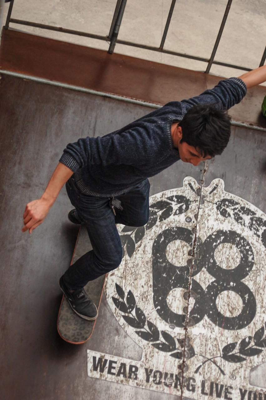 This is an image of Boo CEO Do Viet Anh skateboarding in Vietnam